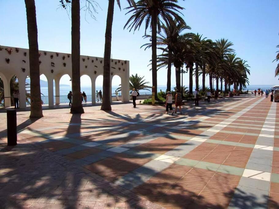 Bajo Playazo Jimena 6 Apartman Nerja Kültér fotó